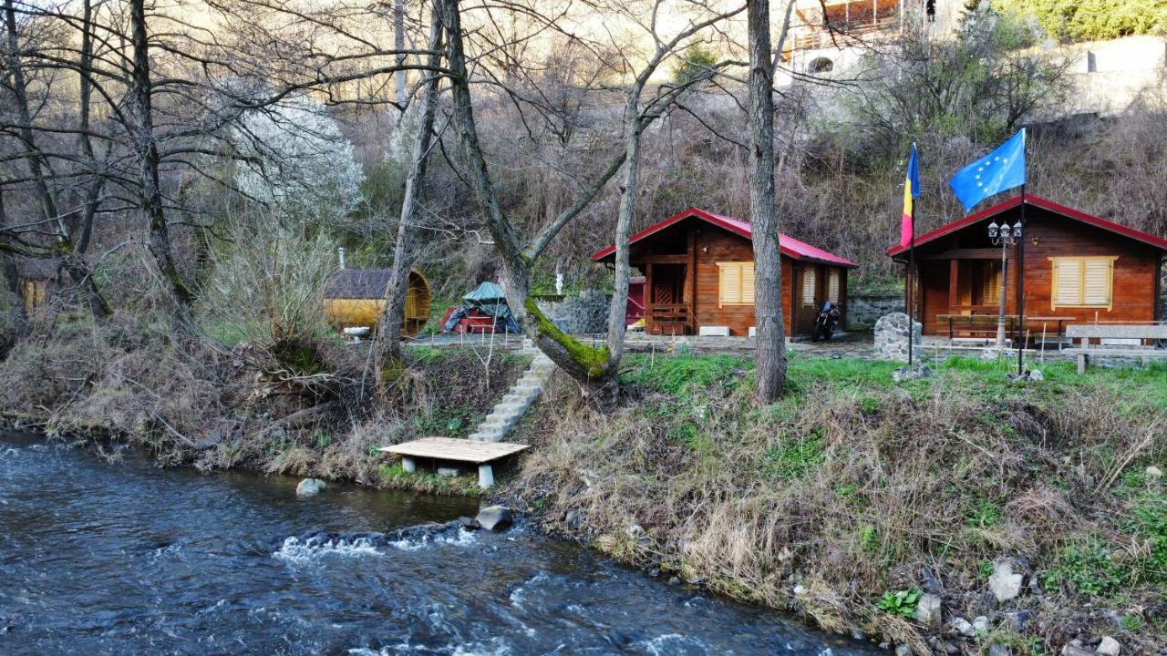 Eden Natural Resort - Transalpina Capalna المظهر الخارجي الصورة