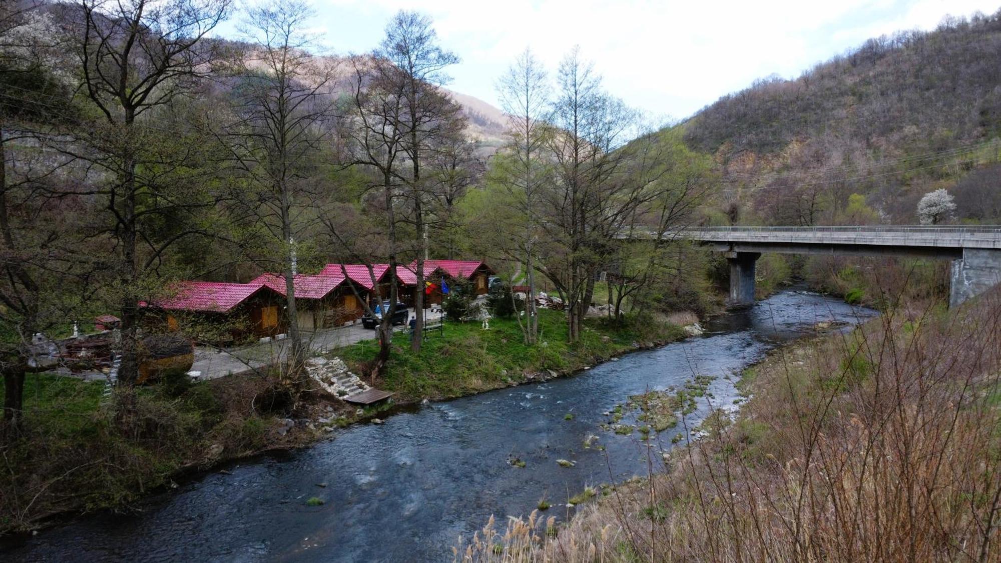 Eden Natural Resort - Transalpina Capalna المظهر الخارجي الصورة