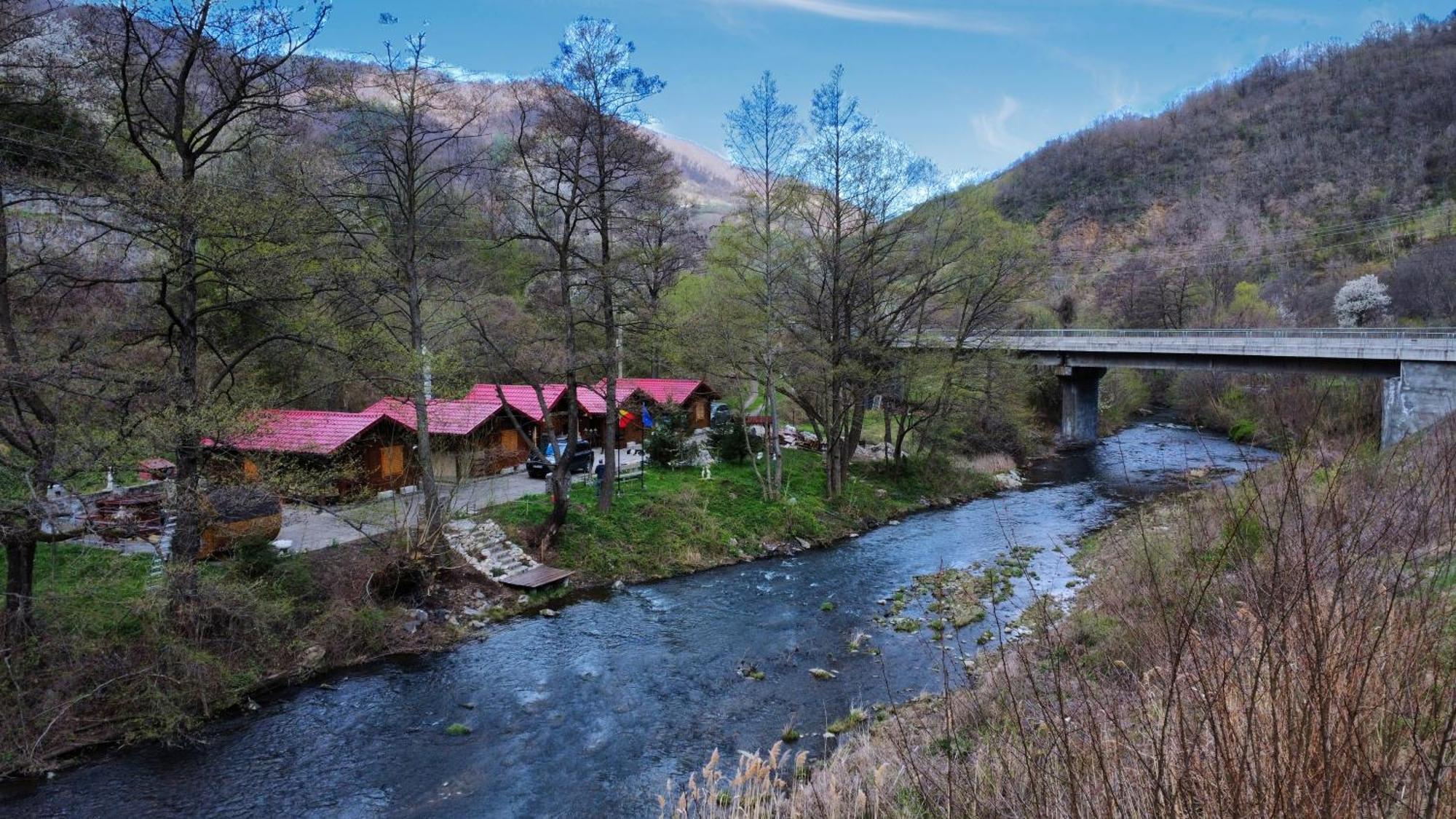 Eden Natural Resort - Transalpina Capalna المظهر الخارجي الصورة